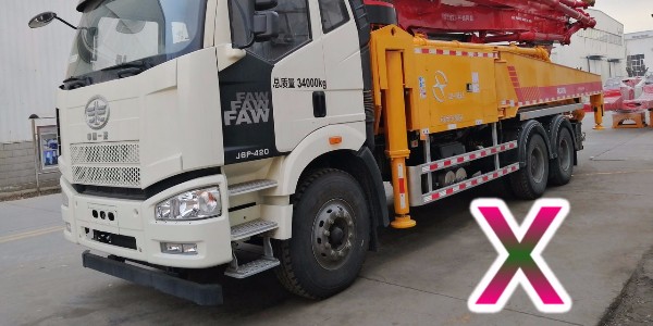 為什么小型混凝土泵車部分位置的臂架不能打開或移動(dòng)？