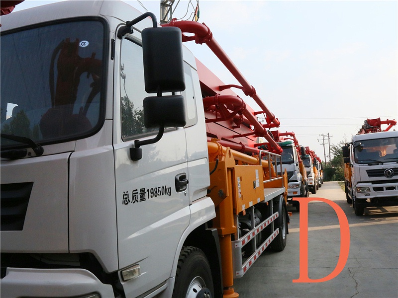 青島混凝土泵車(chē)價(jià)格 (2)