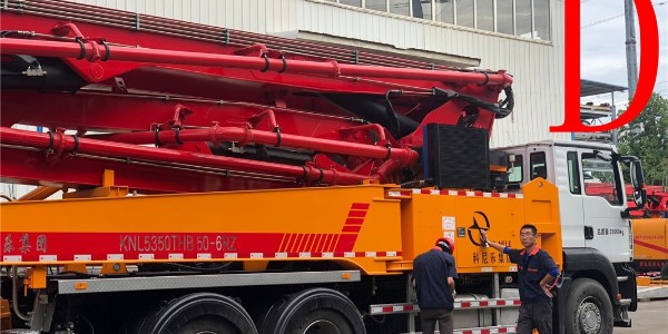 怎樣購買一臺小型混凝土泵車，什么價格劃算？